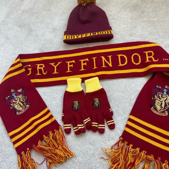 Ultimate HARRY POTTER GRYFFINDOR Winter Set. None worn. Thick and warm. - Picture 2 of 9